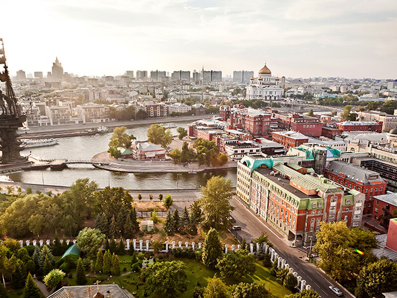 KRALİÇE: ST PETERSBURG PC (LED)