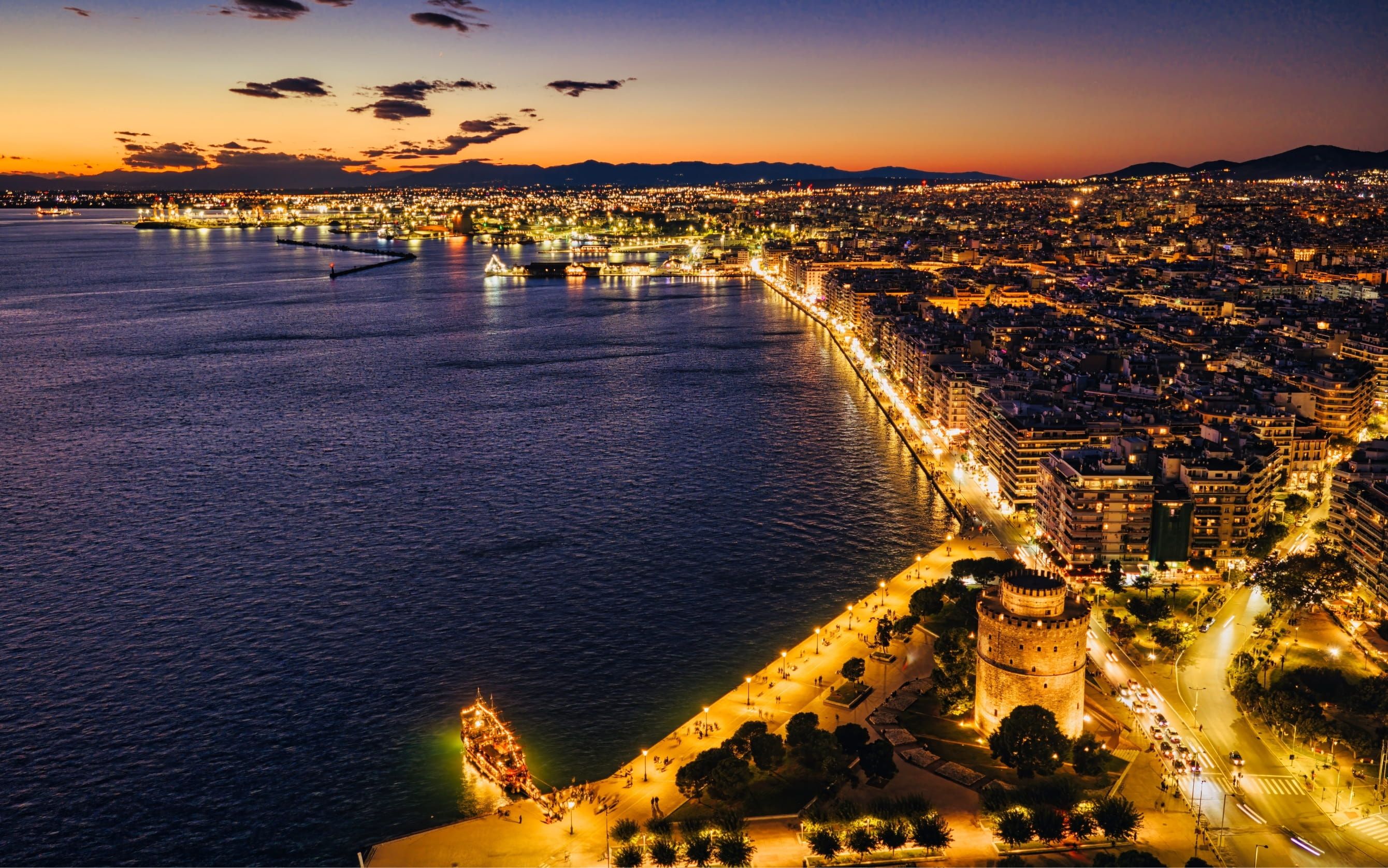 Otobüslü Balkan Masalı (7 Gece - Tüm Çevre Gezileri ve Ekstra Turlar Dahil - Selanik Konaklama Farkıyla) İzmir Hareketli - 2027 Dönemi